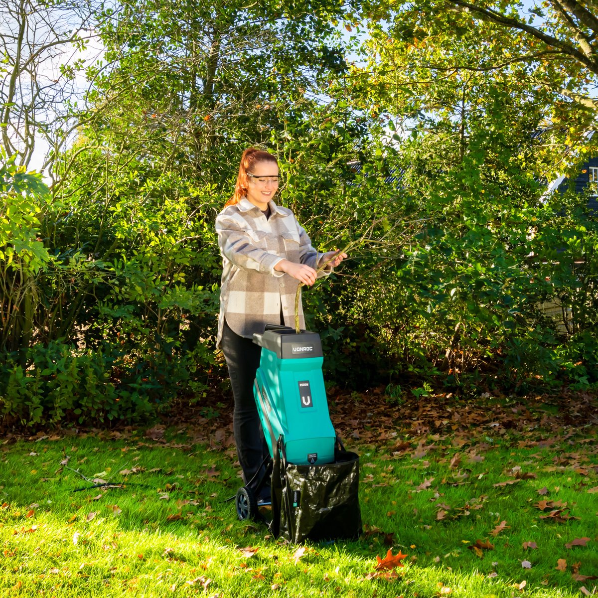 VONROC Hakselaar/Shredder 2500W – Voor Takken Tot Ø45mm – Incl. 45L Opvangzak & Duwstok