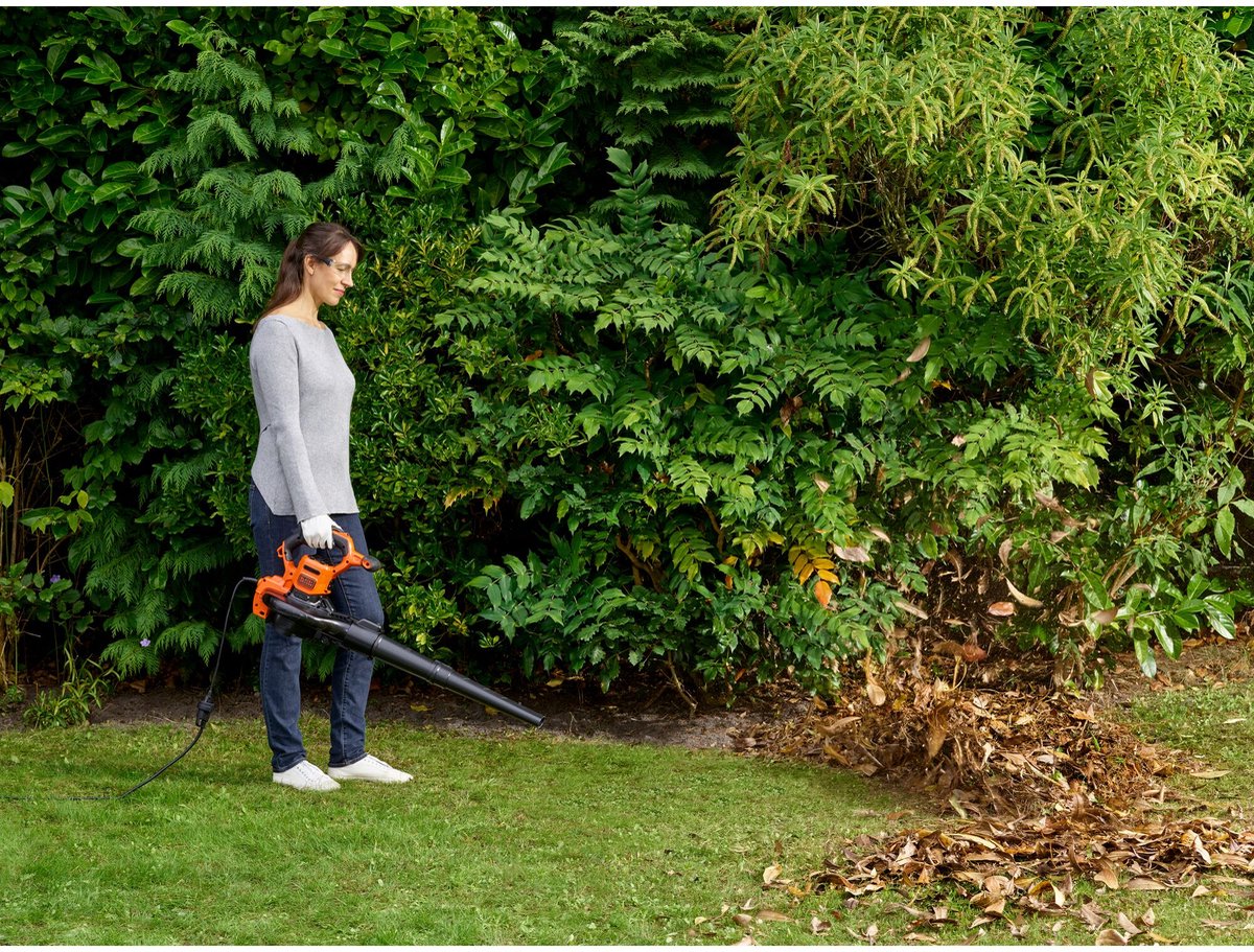 Black & Decker BLACK+DECKER BEBLV300SB-QS Bladblazer - 404 Km/u - 3000W - Zuig-/blaasfunctie - Gesnoerd