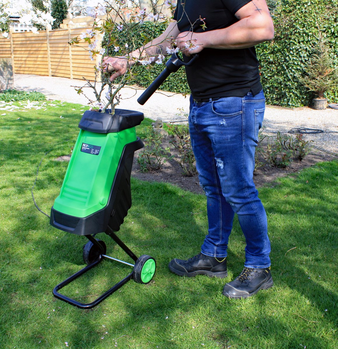  Profeco Stille Hakselaar 2000W - Tuinhakselaar - Versnipperaar Voor 45mm Takdikte - Incl. 50 Liter Opvangzak En Veilige Duwstok