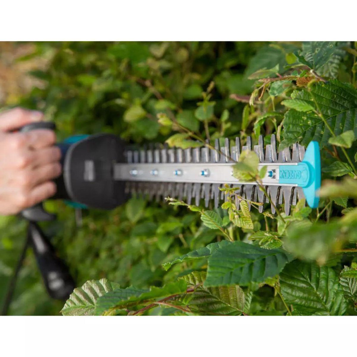  GARDENA - EasyCut 420/45 - Heggenschaar (gemotoriseerd) - Meslengte 45cm - Tandmes Opening 18mm