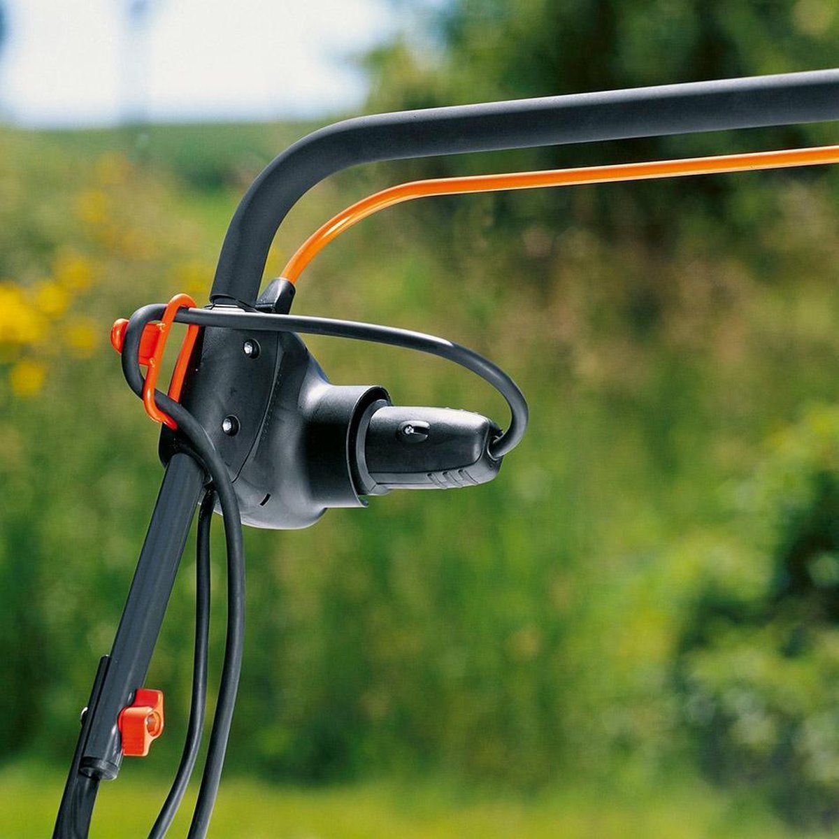  GARDENA EVC 1000 Verticuteermachine - Werkbreedte 30 Cm - Werkgebied 600m2