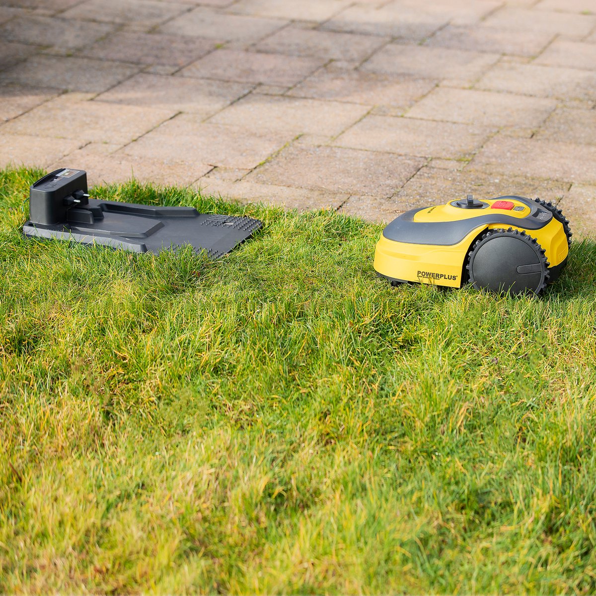  Powerplus POWXG6305 Robotmaaier - 18V - Voor Gazons Tot Ca. 500m² - Maaibreedte 180mm - Incl. Laadstation En Accessoires