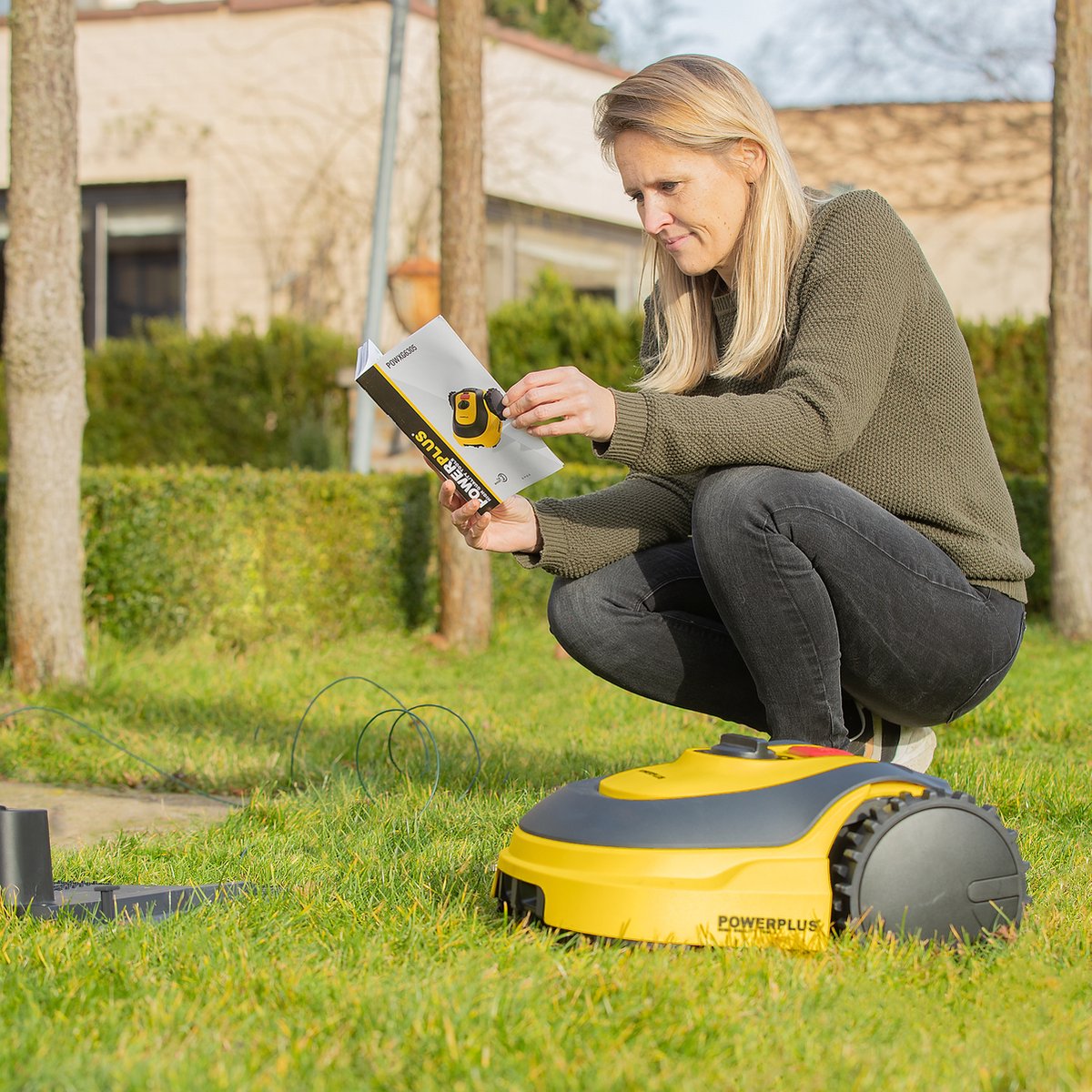  Powerplus POWXG6305 Robotmaaier - 18V - Voor Gazons Tot Ca. 500m² - Maaibreedte 180mm - Incl. Laadstation En Accessoires