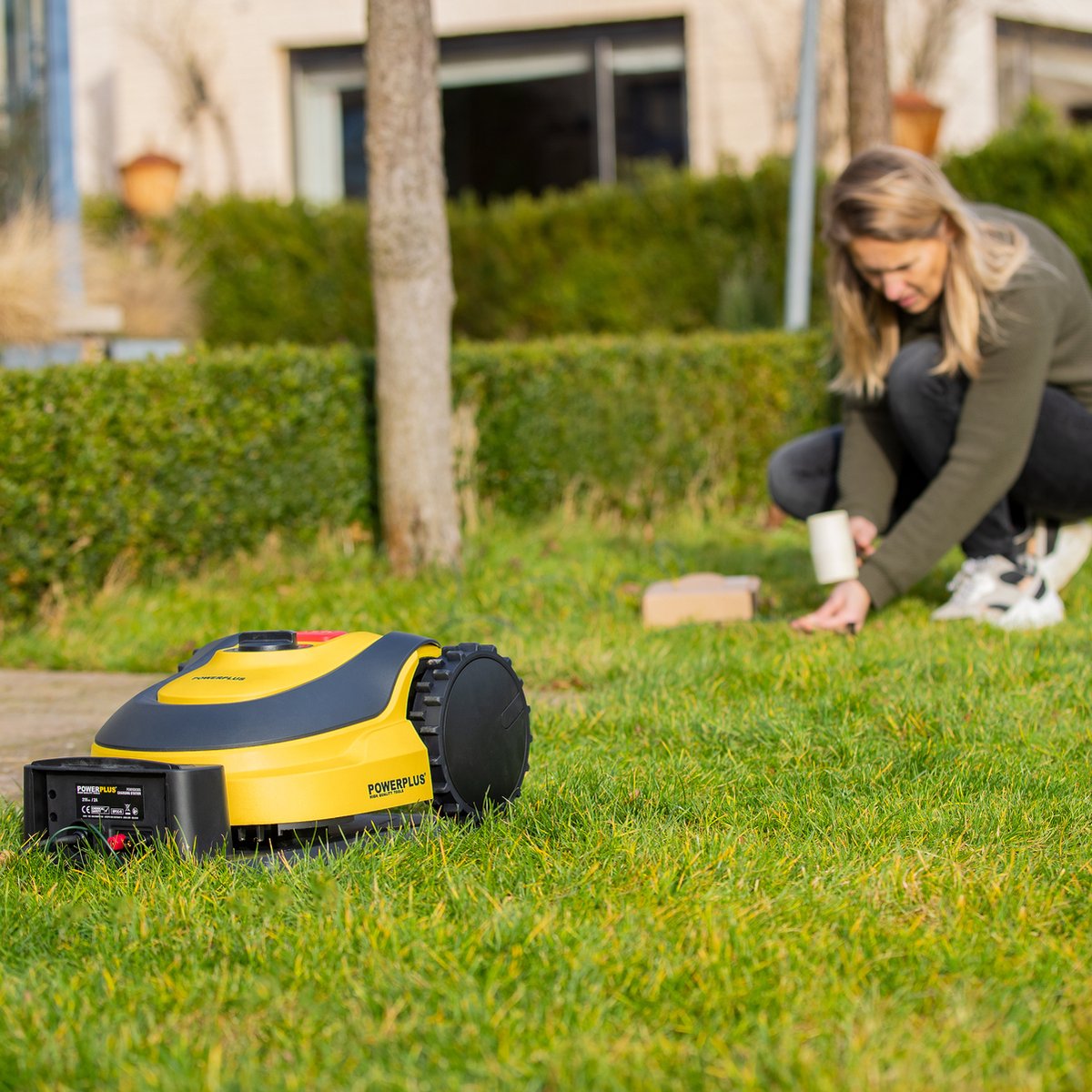  Powerplus POWXG6305 Robotmaaier - 18V - Voor Gazons Tot Ca. 500m² - Maaibreedte 180mm - Incl. Laadstation En Accessoires