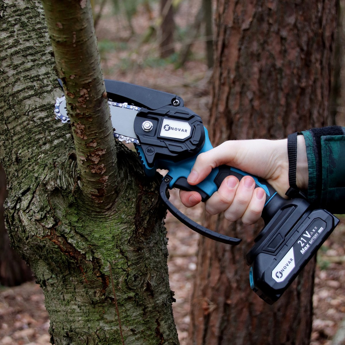  NovarGarden® Mini Kettingzaag NG1 - Met 2x Accu - Takkenzaag - Snoeizaag - Electrisch - Handzaag - Boomzaag - 21V