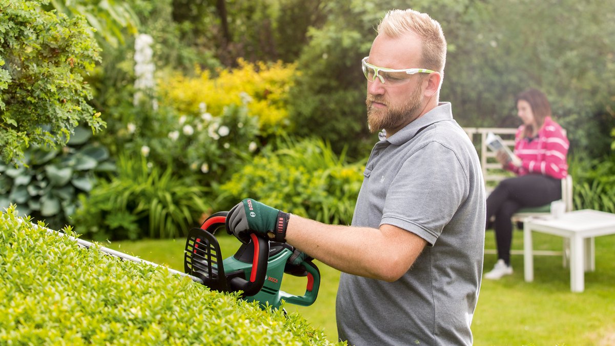  Bosch UniversalHedgeCut 60 Heggenschaar - Op Snoer - Lengte 60 Cm
