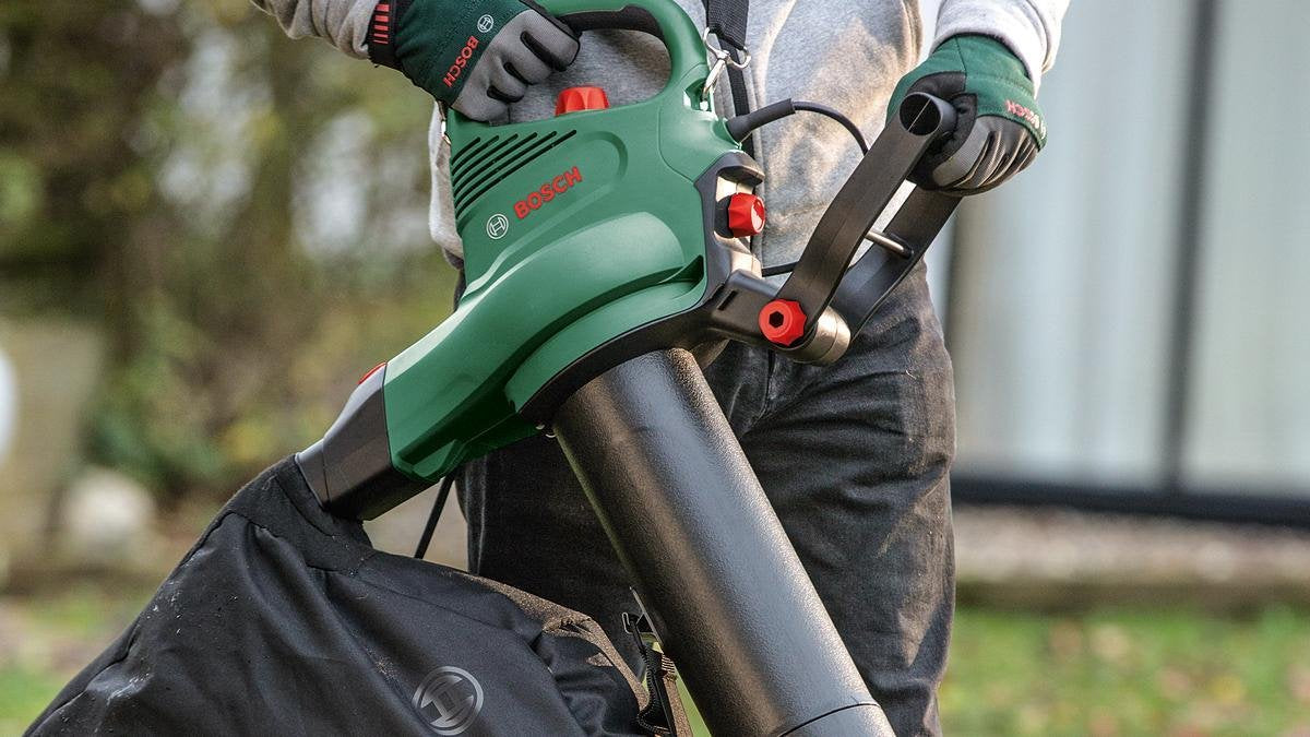  Bosch UniversalGardenTidy 2300 Bladblazer - Op Snoer - 2300 W