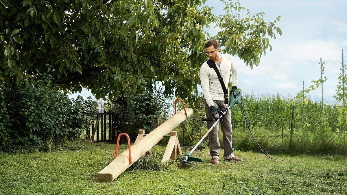  Bosch AFS 23-37 Bosmaaier - 950 W - Op Snoer - Incl. Mes En Draad
