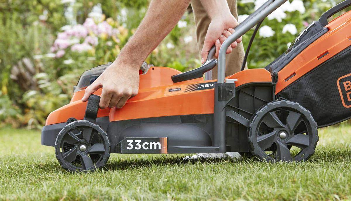 Black & Decker BLACK+DECKER BCMW3318L2-QW Grasmaaier - 18V - 33cm - Incl. 2 Accu's En Lader