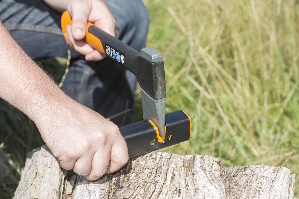 Fiskars Bijl En Messenslijper - 16,5 Cm