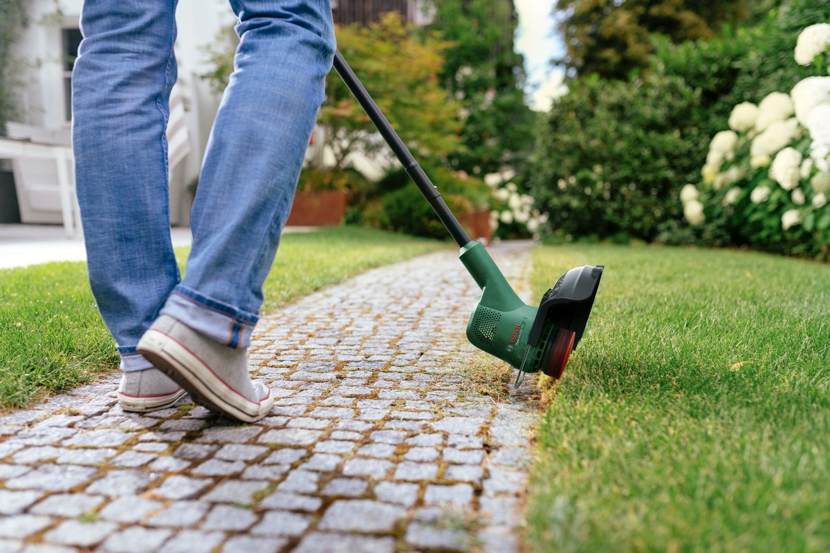  Bosch EasyGrassCut 18V-230 Grastrimmer - Met 18 V Accu En Lader