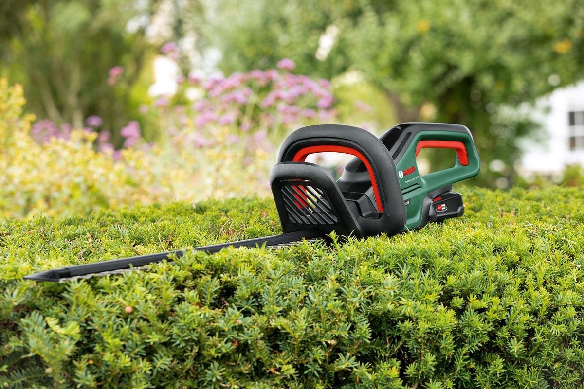  Bosch UniversalHedgeCut 18-50 Heggenschaar - Met 18 V Accu En Lader