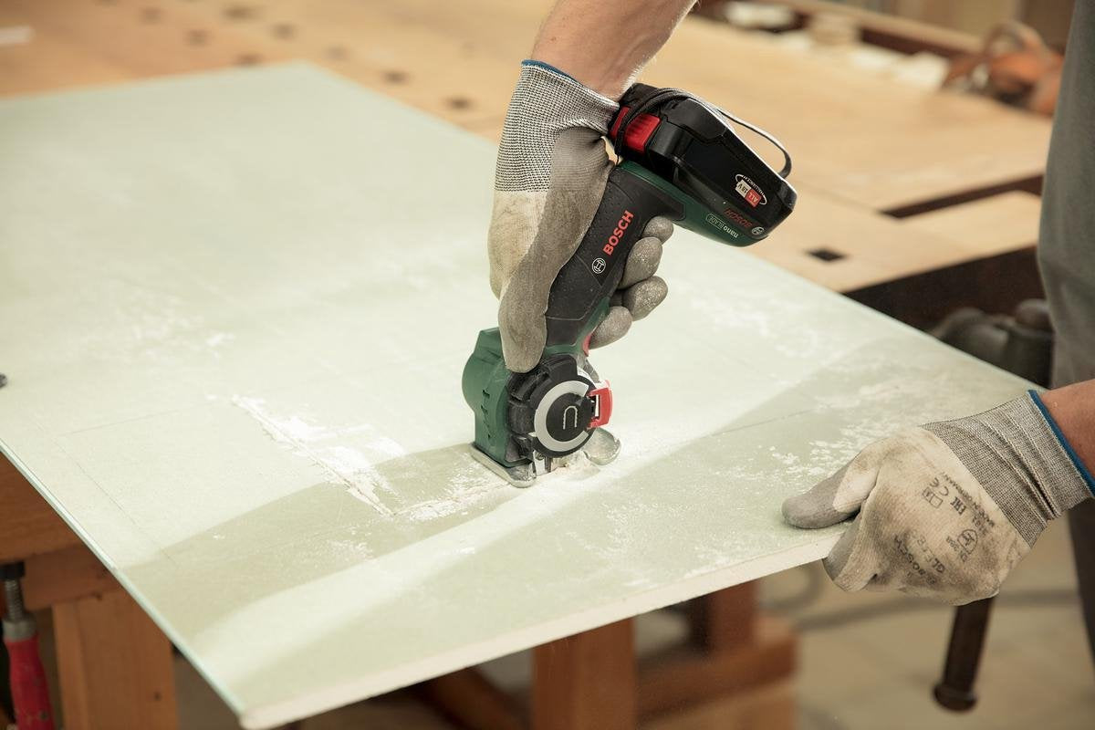  Bosch AdvancedCut 18 Microkettingzaag - Met 1 X 18 V Accu En Lader