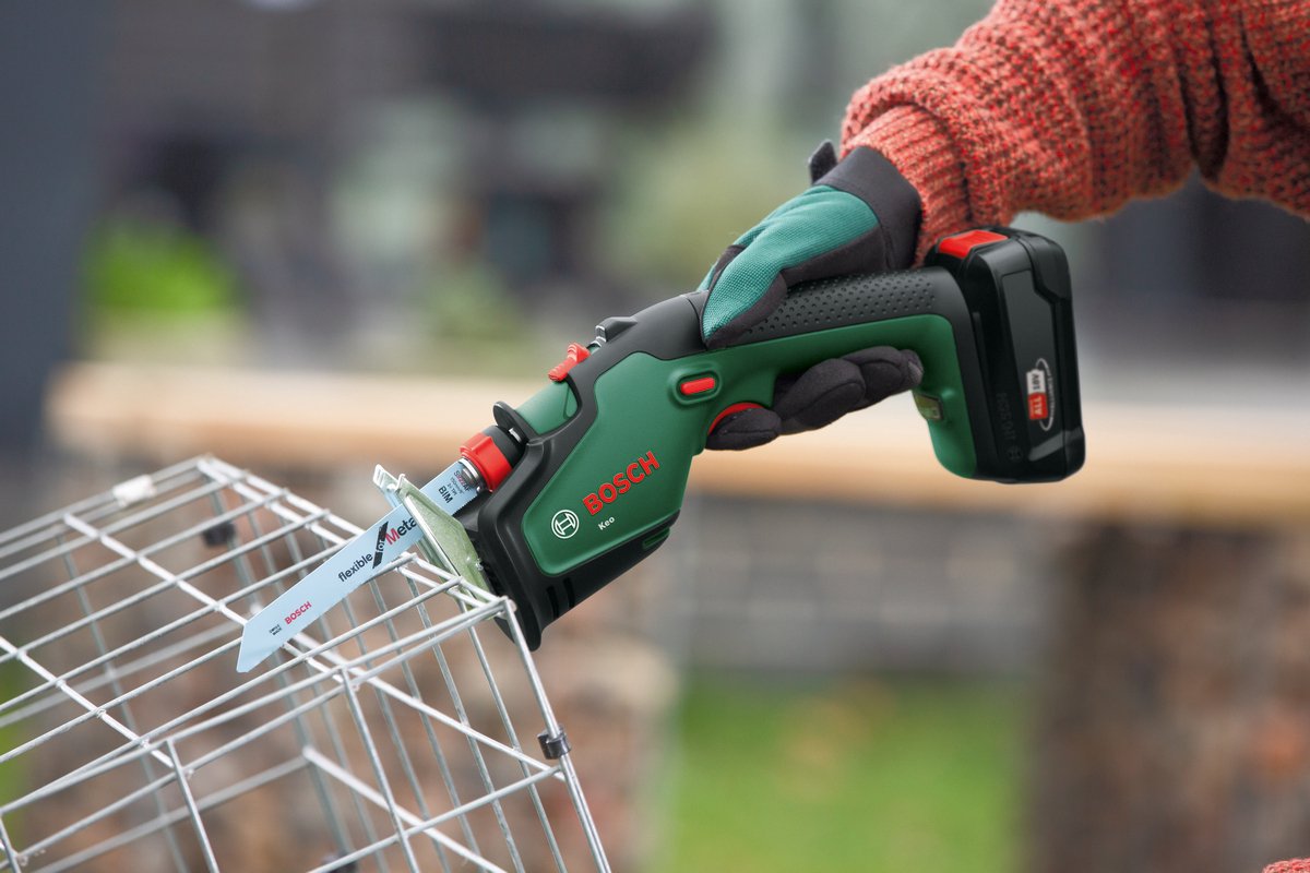 Bosch KEO 18 Accu Tuinzaagmachine - Snijdiameter Van 80 Mm - Met 18 V Accu En Lader