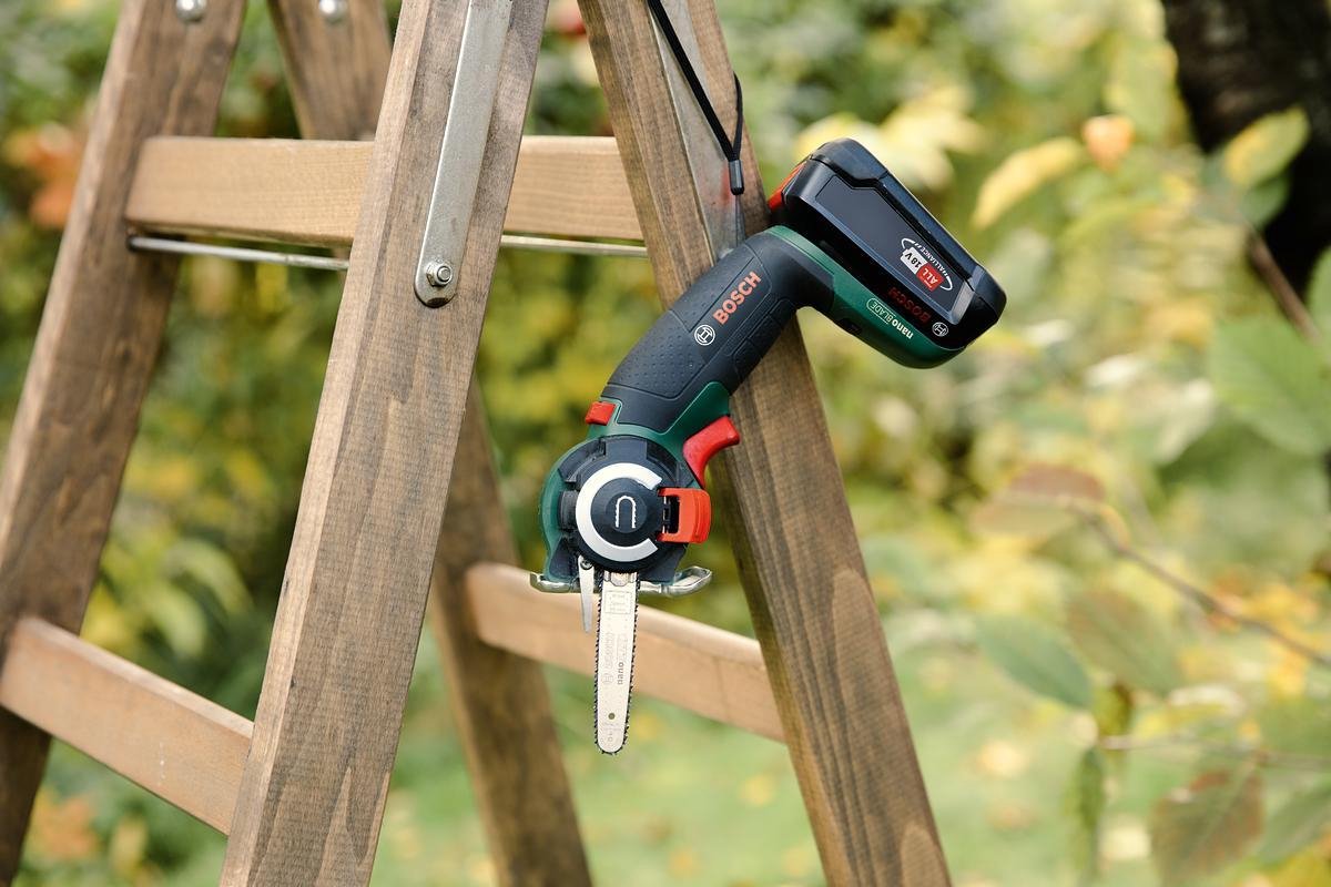  Bosch AdvancedCut 18 Microkettingzaag - Met 1 X 18 V Accu En Lader