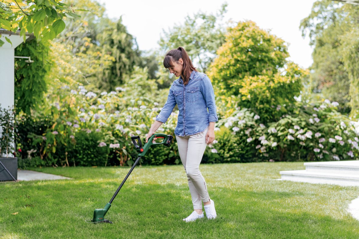  Bosch EasyGrassCut 18V-230 Grastrimmer - Met 18 V Accu En Lader
