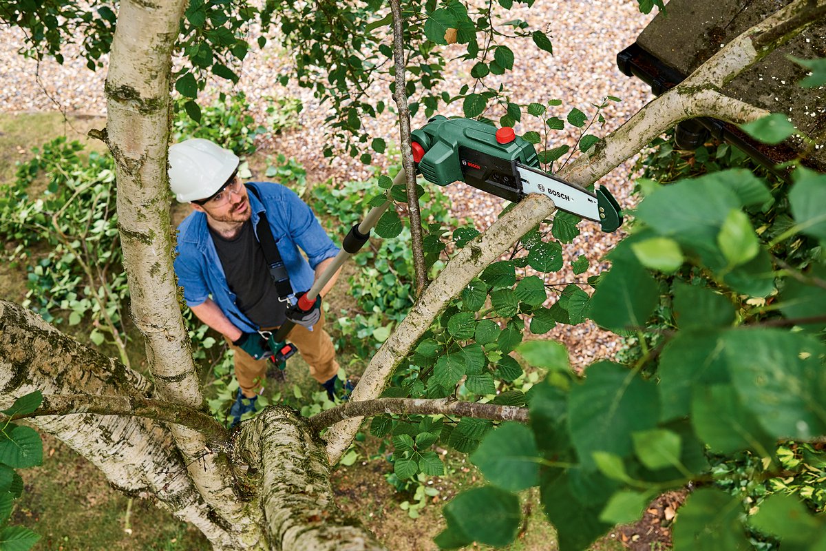  Bosch UniversalHedgePole 18 Heggenschaar Op Steel - Met 18 V Accu En Lader