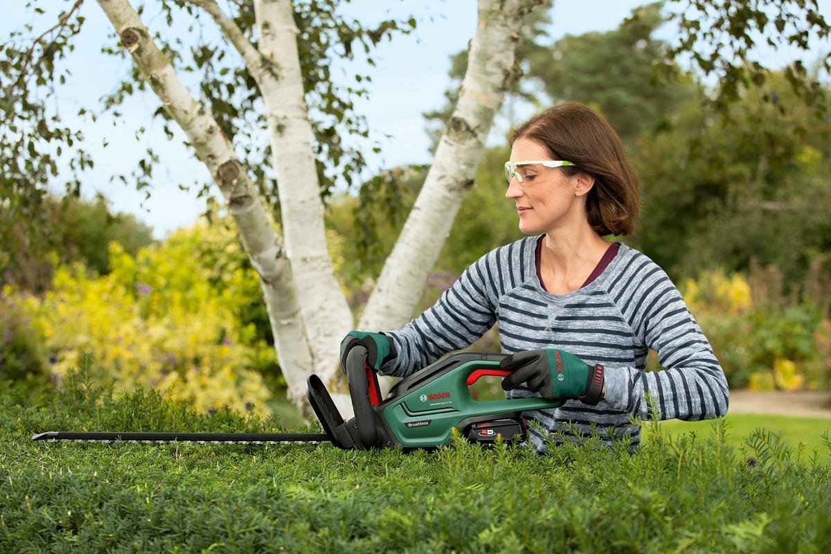  Bosch UniversalHedgeCut 18-50 Heggenschaar - Met 18 V Accu En Lader
