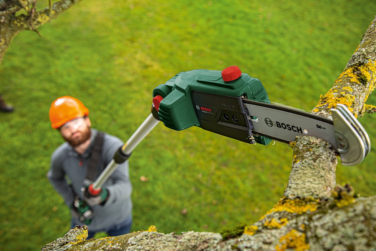  Bosch UniversalHedgePole 18 Heggenschaar Op Steel - Met 18 V Accu En Lader