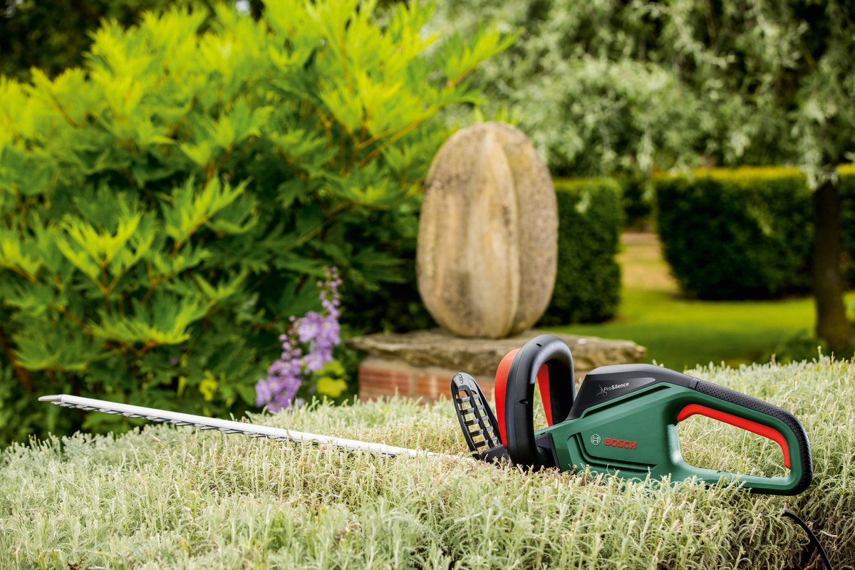  Bosch UniversalHedgeCut 60 Heggenschaar - Op Snoer - Lengte 60 Cm