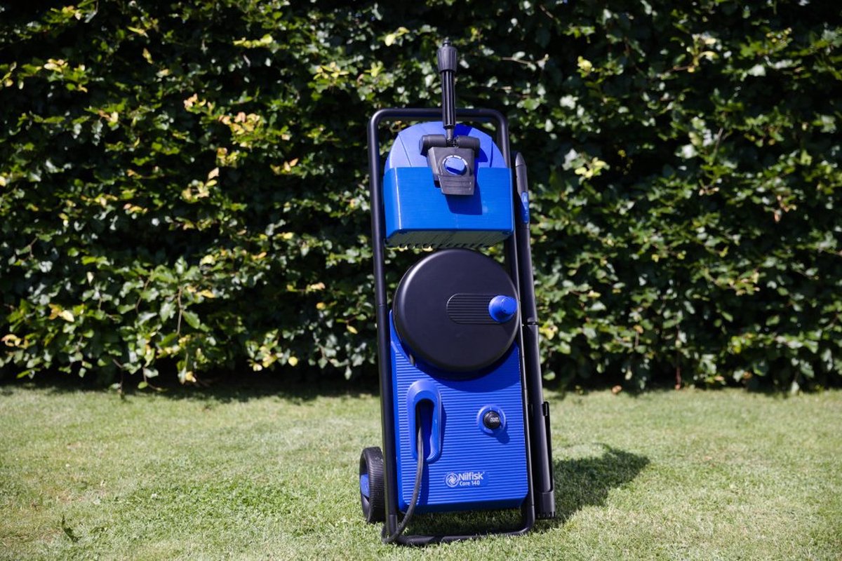  NILFISK CORE 140 POWER CONTROL PCA HOGEDRUKREINIGER 140 BAR SLANGHASPEL TERRASREINIGER WASBORSTEL REGELBARE WERKDRUK 5 JAAR GARANTIE