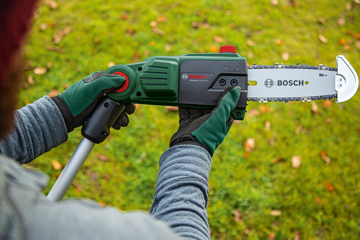  Bosch UniversalHedgePole 18 Heggenschaar Op Steel - Met 18 V Accu En Lader
