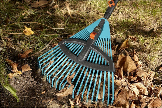 GARDENA Combisysteem Bladhark Hark - Werkbreedte Verstelbaar Van 35 Tot 52cm - Excl. Steel