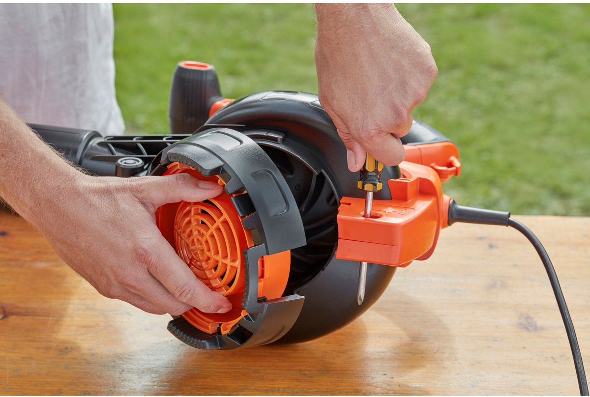 Black & Decker BLACK+DECKER BEBLV300SB-QS Bladblazer - 404 Km/u - 3000W - Zuig-/blaasfunctie - Gesnoerd
