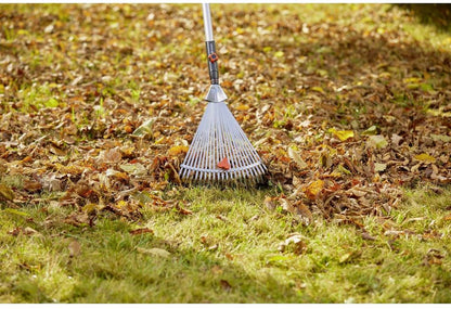  GARDENA Combisysteem Bladhark Hark - Werkbreedte Verstelbaar 30/50 Cm - Aanbevolen Steellengte 130 Cm
