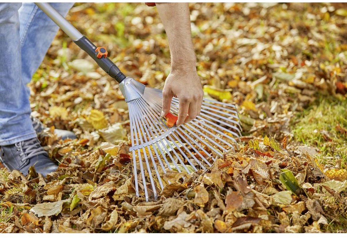  GARDENA Combisysteem Bladhark Hark - Werkbreedte Verstelbaar 30/50 Cm - Aanbevolen Steellengte 130 Cm