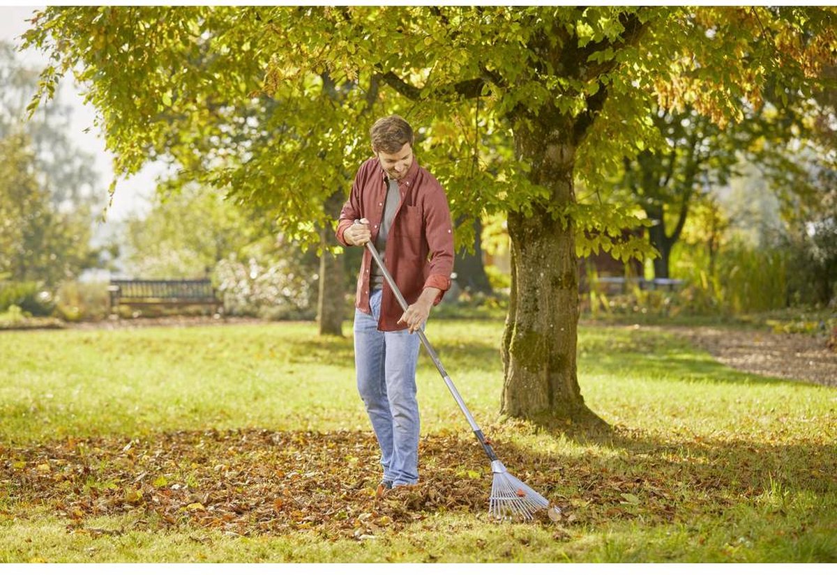  GARDENA Combisysteem Bladhark Hark - Werkbreedte Verstelbaar 30/50 Cm - Aanbevolen Steellengte 130 Cm