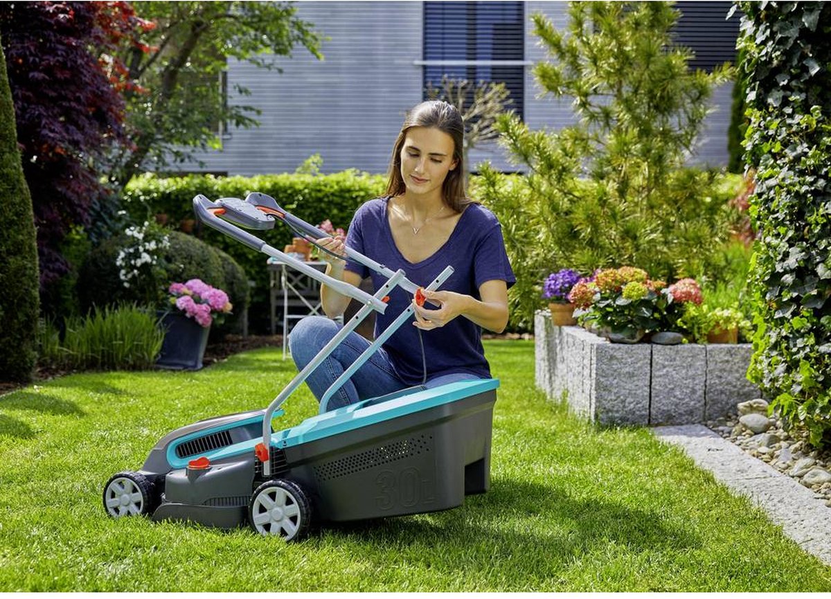  GARDENA - PowerMax 32/36V P4A Ready To Use Set - Grasmaaier (gemotoriseerd) - Maaihoogte 60mm - Snijbreedte 32 Cm