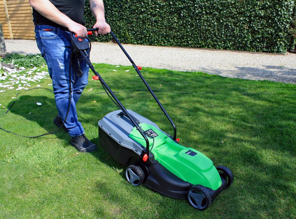  Profeco Elektrische Grasmaaier 1000W - Grasmaaimachine Met 320mm Maaibreedte En Instelbare Maaihoogte - Incl. 30 Liter Opvangbak