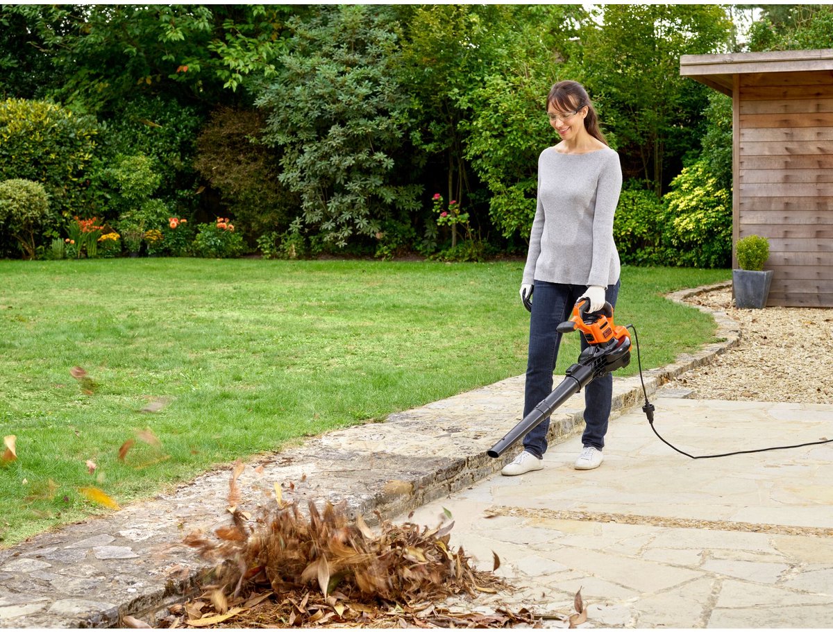 Black & Decker BLACK+DECKER BEBLV300SB-QS Bladblazer - 404 Km/u - 3000W - Zuig-/blaasfunctie - Gesnoerd