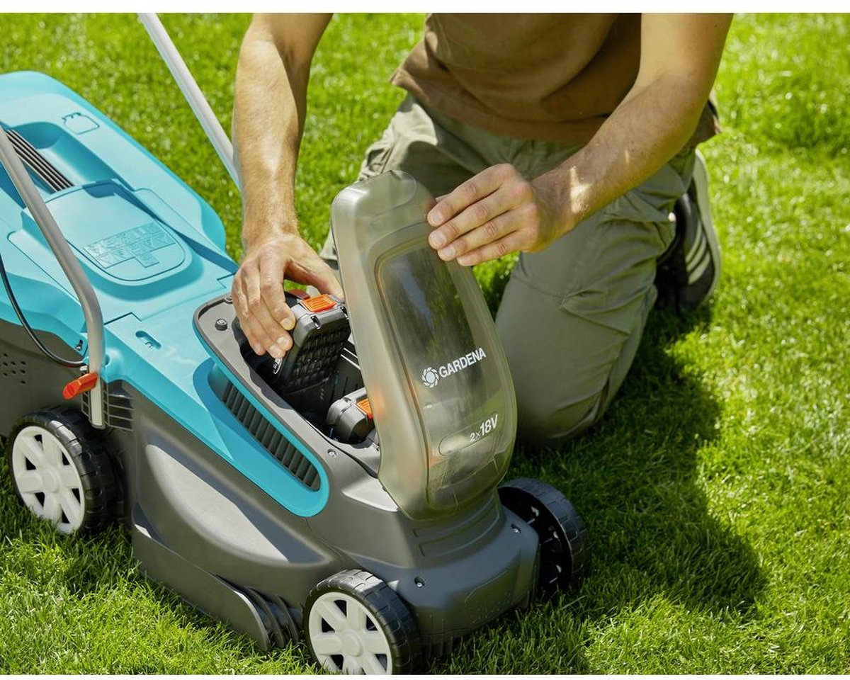  GARDENA - PowerMax 32/36V P4A Ready To Use Set - Grasmaaier (gemotoriseerd) - Maaihoogte 60mm - Snijbreedte 32 Cm
