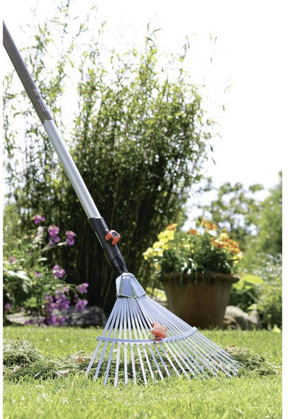  GARDENA Combisysteem Bladhark Hark - Werkbreedte Verstelbaar 30/50 Cm - Aanbevolen Steellengte 130 Cm